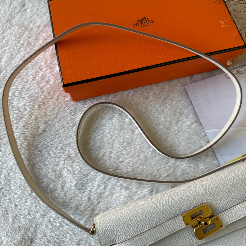 金釦 Epsom皮 Kelly To Go 皮夾式斜背包(奶灰色)-9