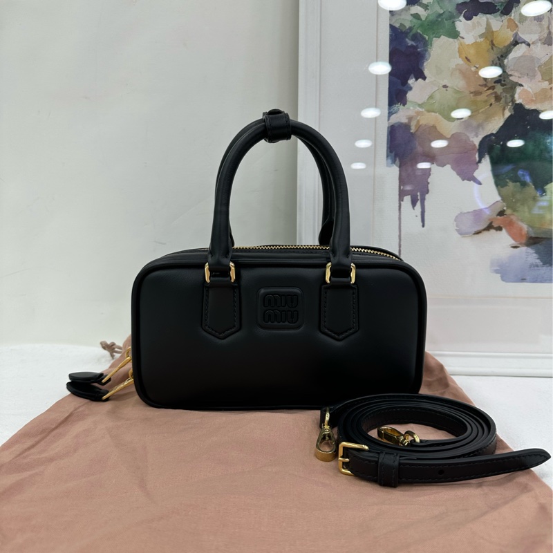 MIUMIU 繆繆 枕頭包 Arcadie 黑色 牛皮 非常柔軟有質感 大熱門 尺寸約22*11-0