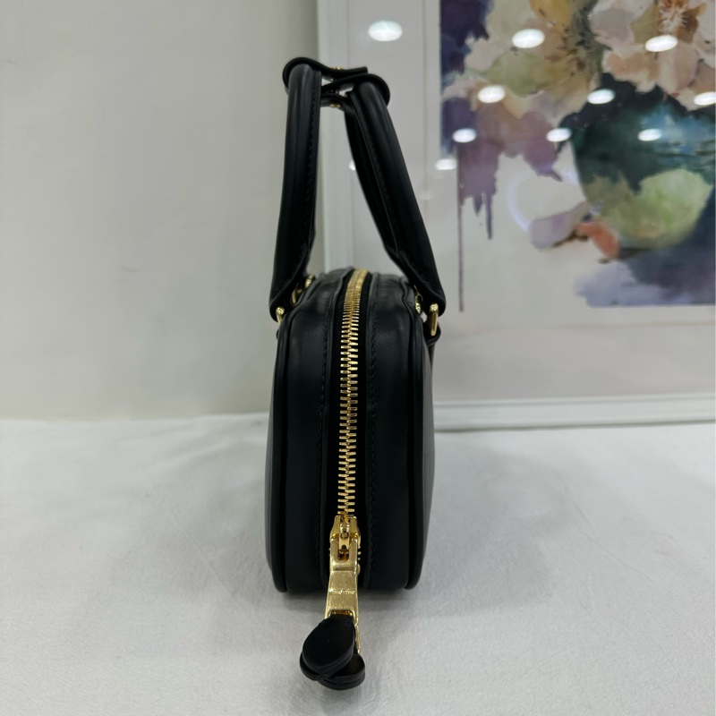 MIUMIU 繆繆 枕頭包 Arcadie 黑色 牛皮 非常柔軟有質感 大熱門 尺寸約22*11-3