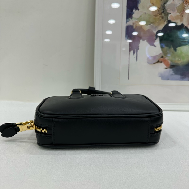 MIUMIU 繆繆 枕頭包 Arcadie 黑色 牛皮 非常柔軟有質感 大熱門 尺寸約22*11-5