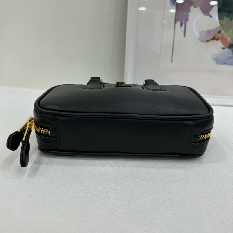 MIUMIU 繆繆 枕頭包 Arcadie 黑色 牛皮 非常柔軟有質感 大熱門 尺寸約22*11-7