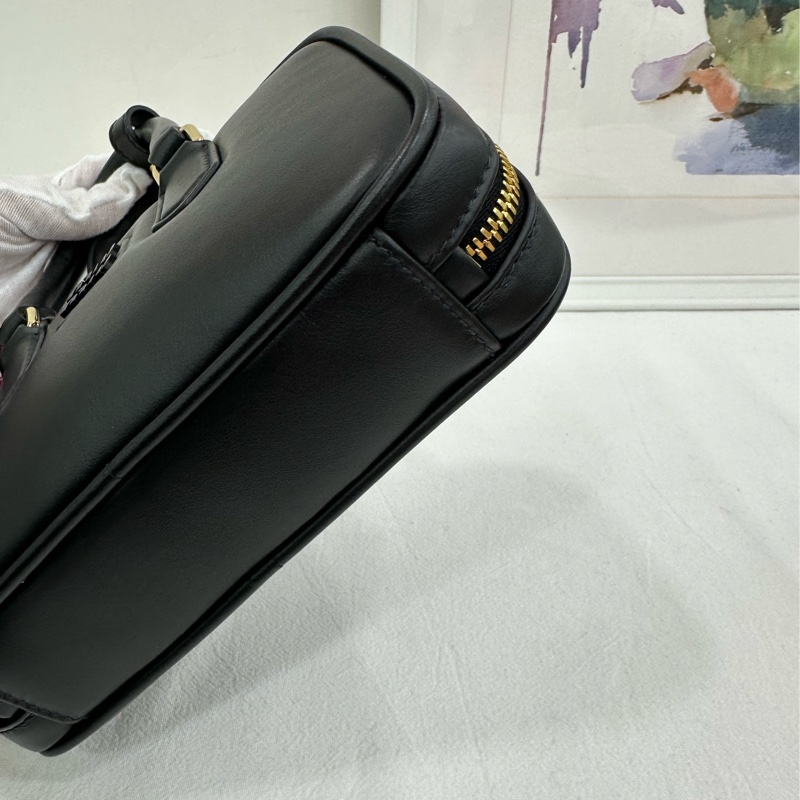 MIUMIU 繆繆 枕頭包 Arcadie 黑色 牛皮 非常柔軟有質感 大熱門 尺寸約22*11-8