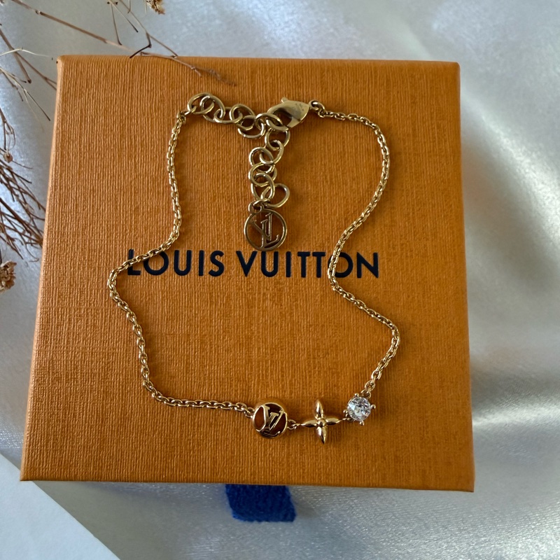 Petit Louis 經典標誌及水晶手鍊(金色) M00374-1