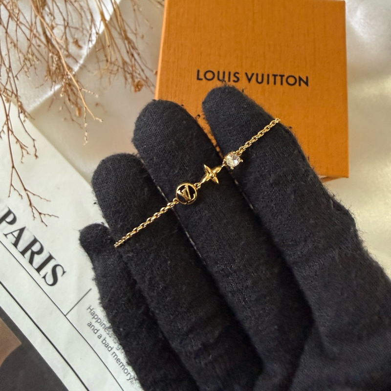 Petit Louis 經典標誌及水晶手鍊(金色) M00374-2