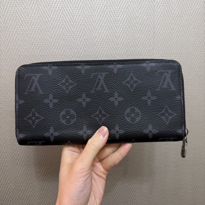 LV 黑灰原花嗚金釦Zippy拉鏈長夾M11611-6