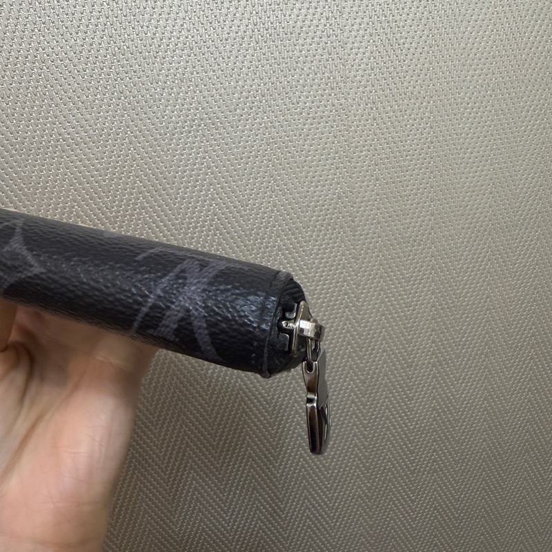 LV 黑灰原花嗚金釦Zippy拉鏈長夾M11611-9
