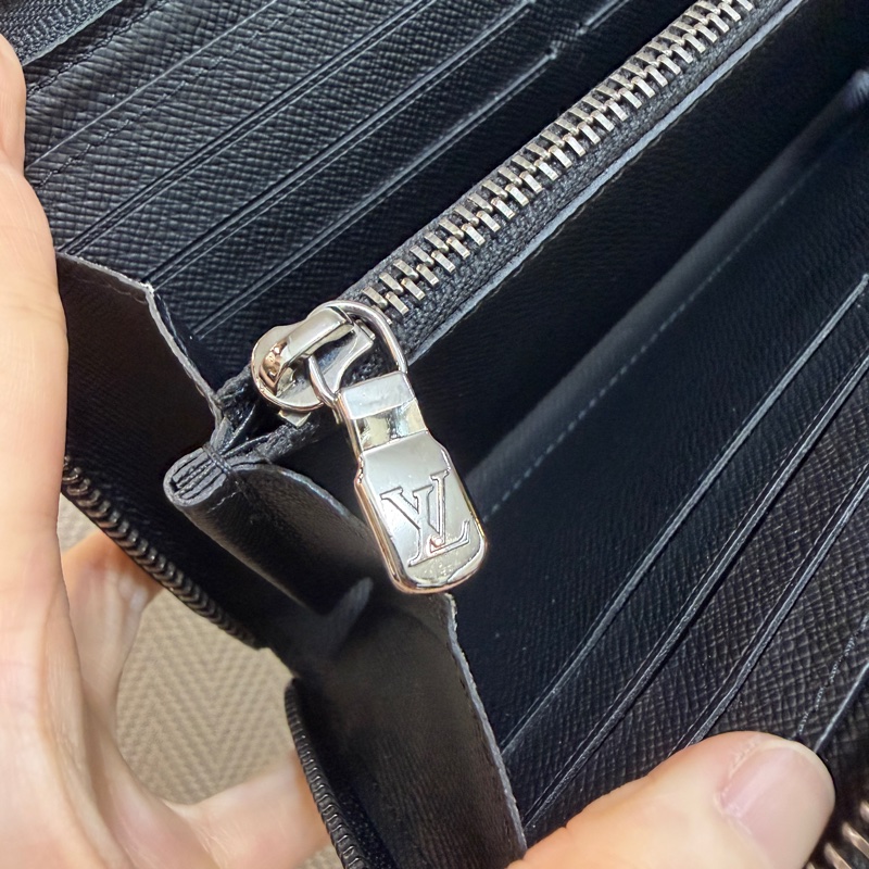 LV 黑灰原花嗚金釦Zippy拉鏈長夾M11611-10