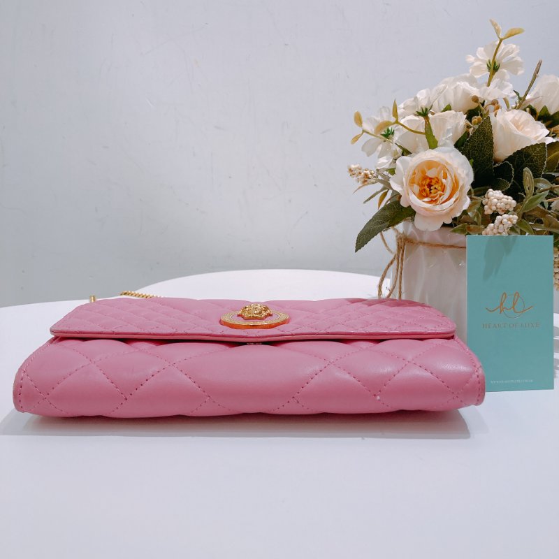 TW4688 Versace 范思哲翻蓋式鍊帶包包Quilted Clutch Chain Bag Leather Pink-1