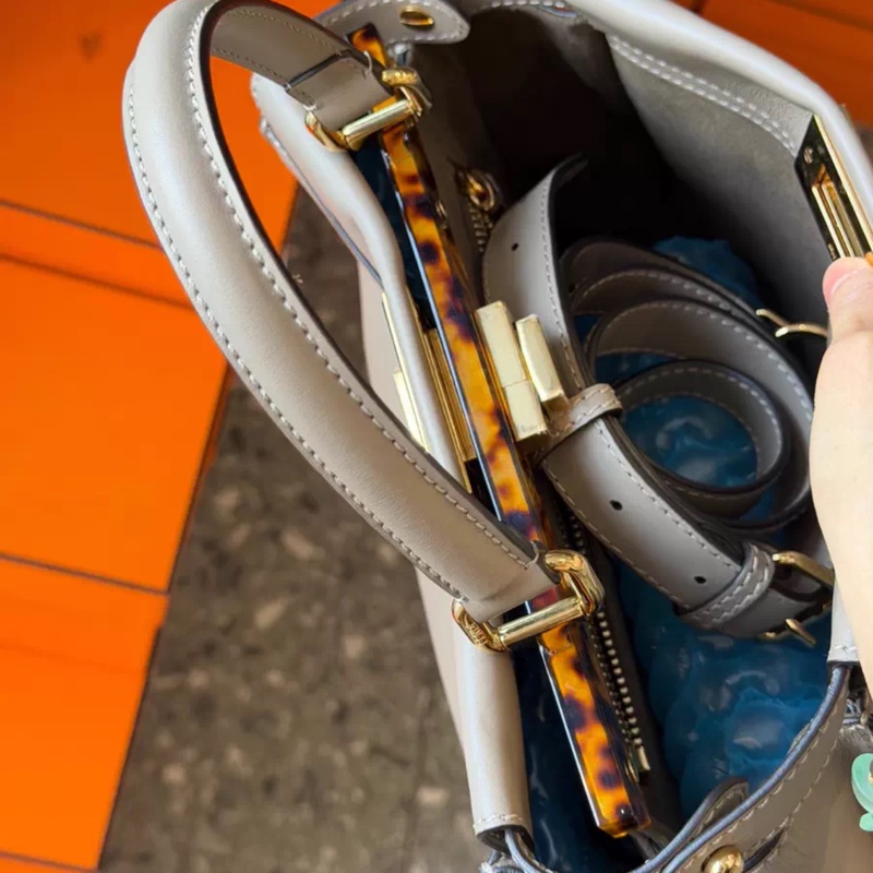 Fendi 中號peekaboo 大象灰-1