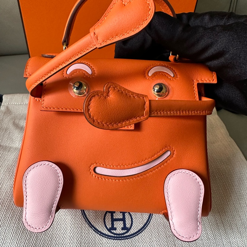 新到 ° Hermes Kellydoll 3Q櫻花粉 橘拼粉K刻粉腳丫粉笑臉超可愛！ 全新全套：防塵袋、絲帶、小票、本子、盒子 2026年票剛抱出-3