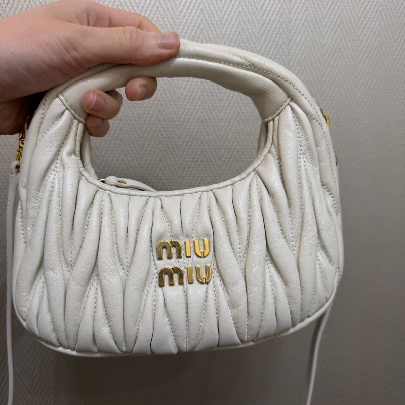 Miu Miu 白納帕羊皮金釦Wander Mareless Mini半月型手提斜背-0