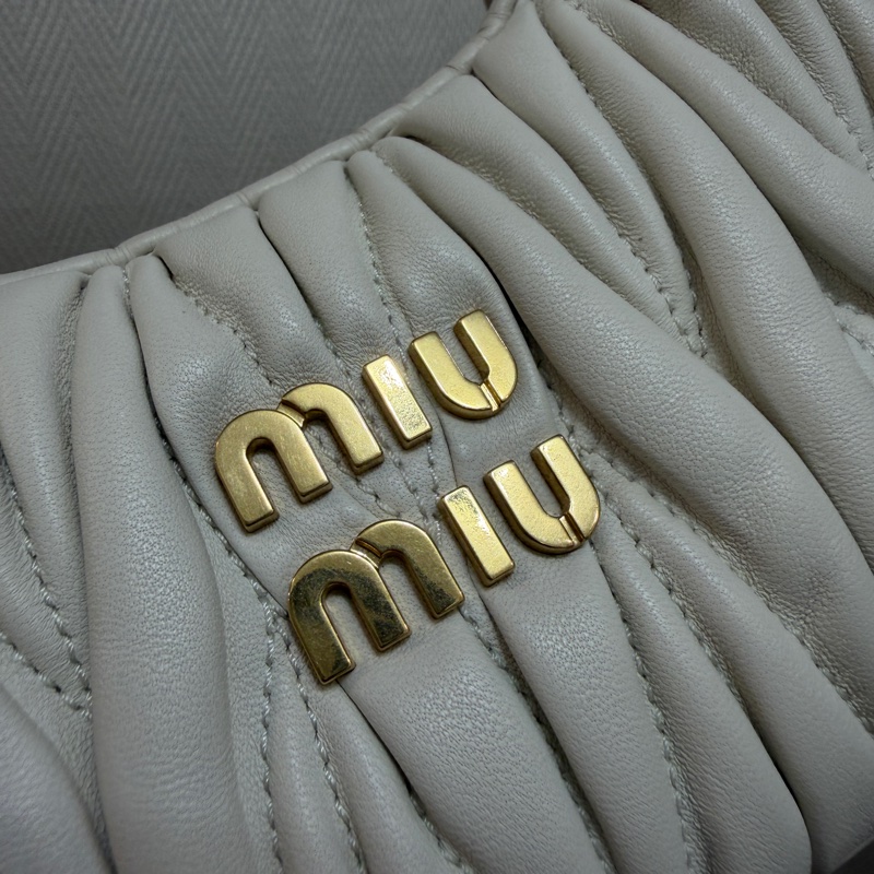 Miu Miu 白納帕羊皮金釦Wander Mareless Mini半月型手提斜背-1