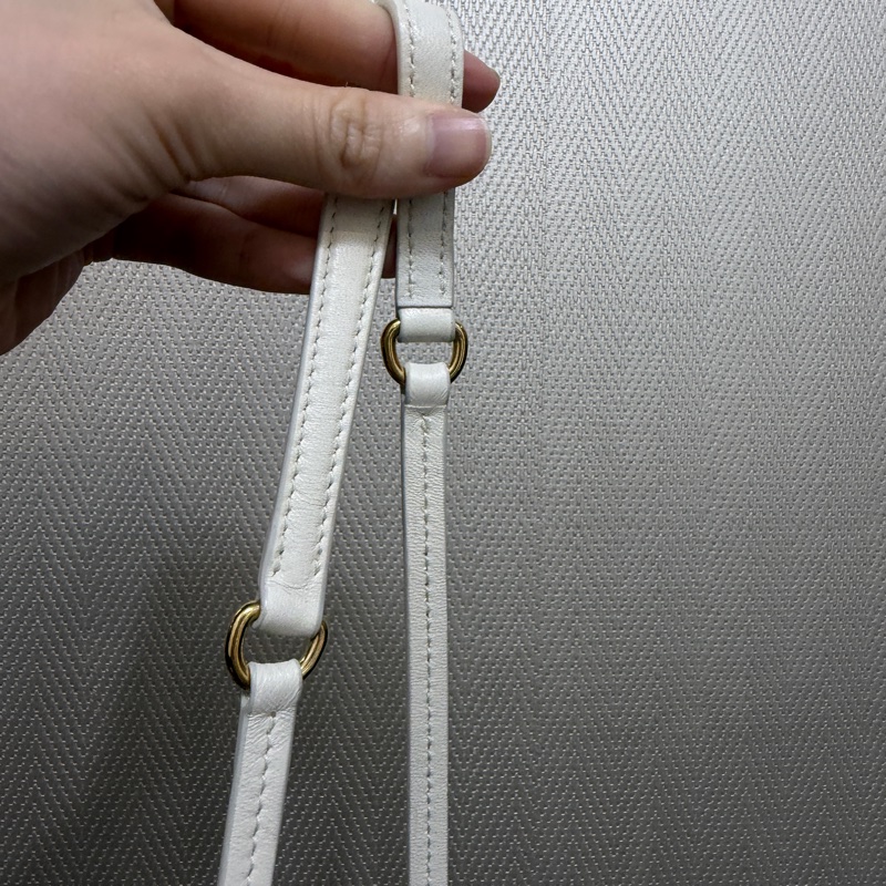 Miu Miu 白納帕羊皮金釦Wander Mareless Mini半月型手提斜背-12