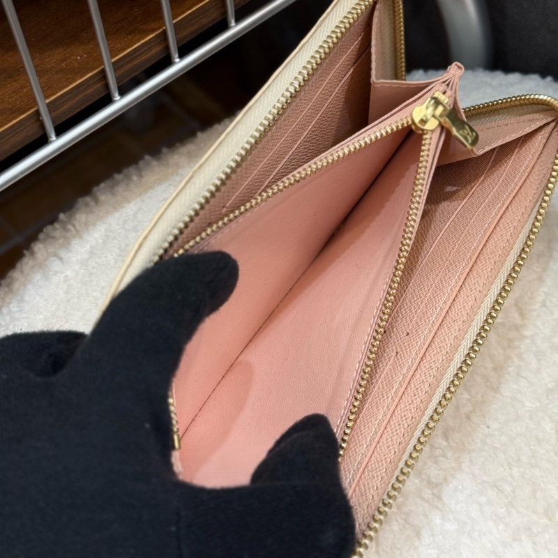 Lv 白棋盤格彩繪款拉鏈長夾-7