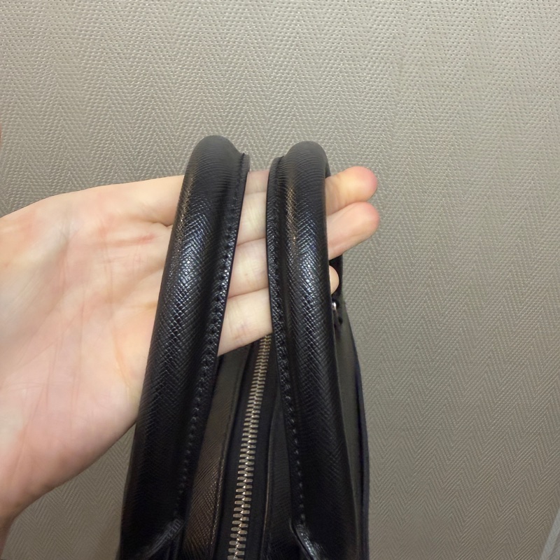 Montblanc 黑防刮牛皮銀釦一字拉手提斜背公式包-8