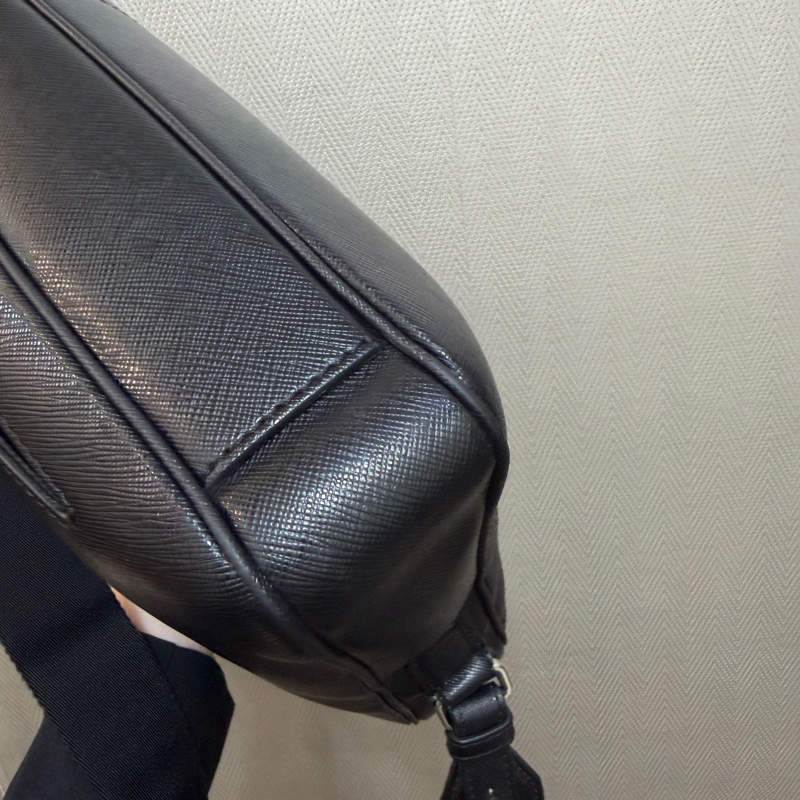 Montblanc 黑防刮牛皮銀釦一字拉手提斜背公式包-11