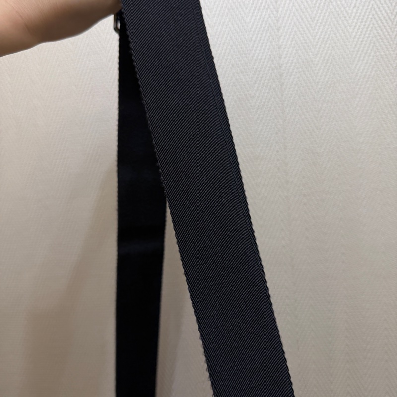 Montblanc 黑防刮牛皮銀釦一字拉手提斜背公式包-16