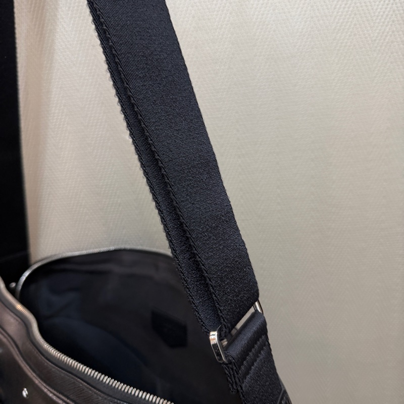 Montblanc 黑防刮牛皮銀釦一字拉手提斜背公式包-17