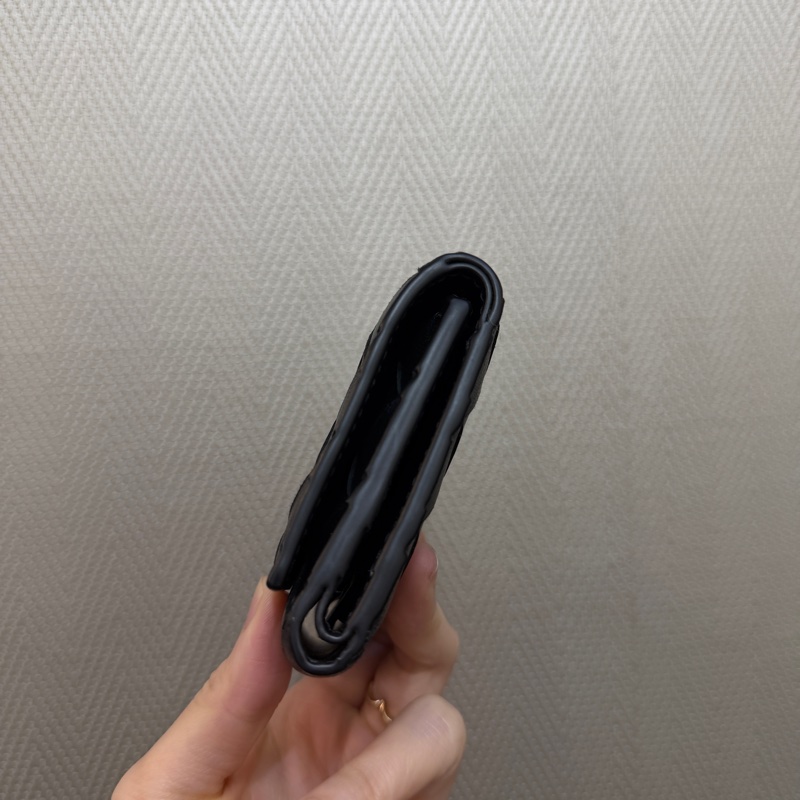 BV 黑羊皮編織霧金釦Smaill Tri-Fold三折短夾-1