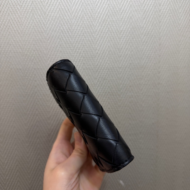 BV 黑羊皮編織霧金釦Smaill Tri-Fold三折短夾-3