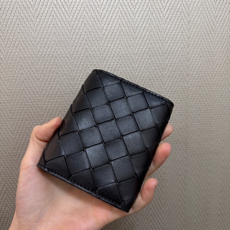 BV 黑羊皮編織霧金釦Smaill Tri-Fold三折短夾-4