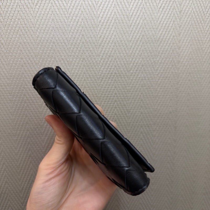 BV 黑羊皮編織霧金釦Smaill Tri-Fold三折短夾-5