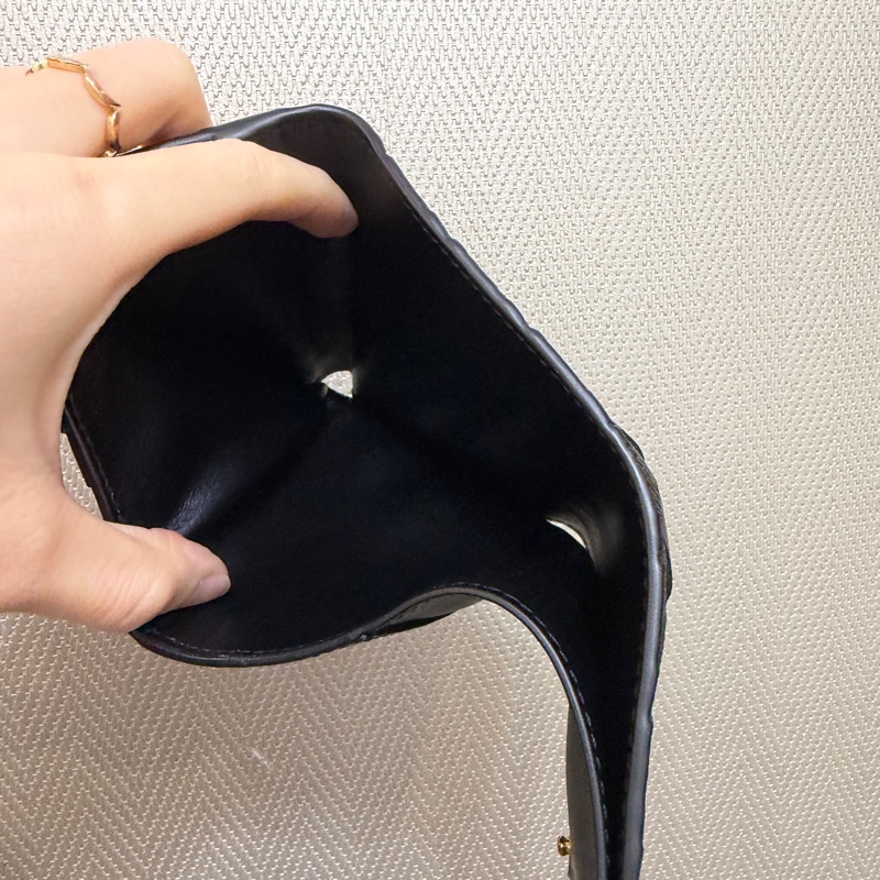 BV 黑羊皮編織霧金釦Smaill Tri-Fold三折短夾-12