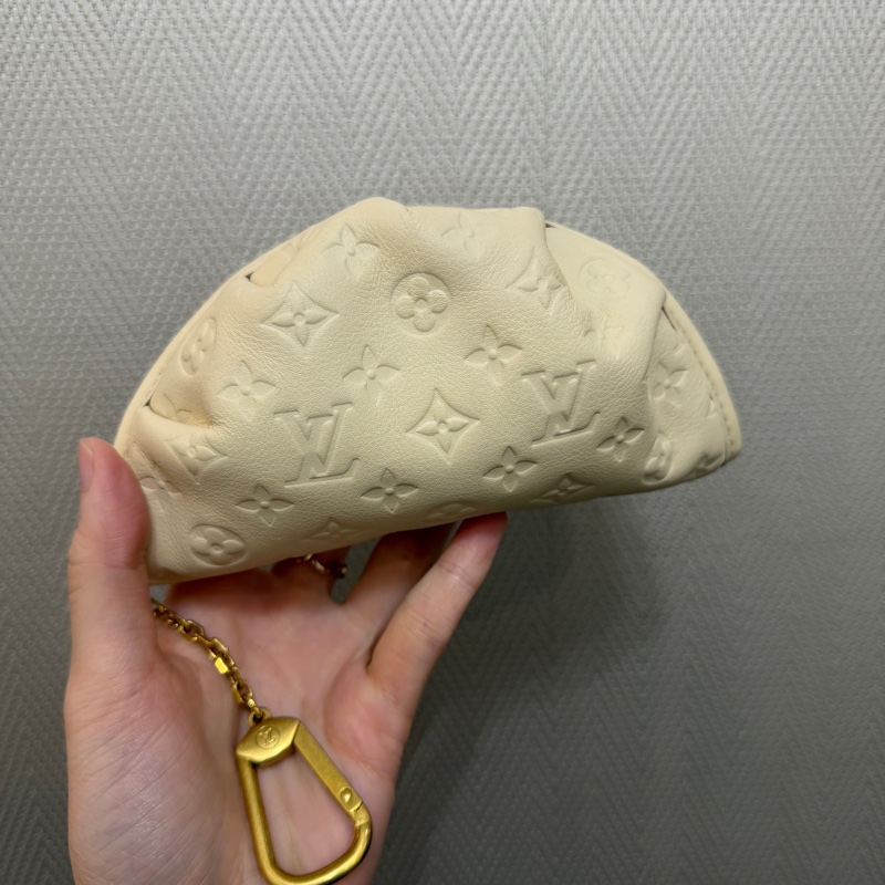 LV 白牛皮壓紋Gyoza Key Pouch餃子鑰匙零錢包M26007-0