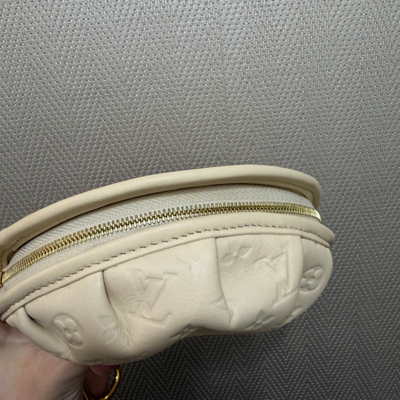 LV 白牛皮壓紋Gyoza Key Pouch餃子鑰匙零錢包M26007-3