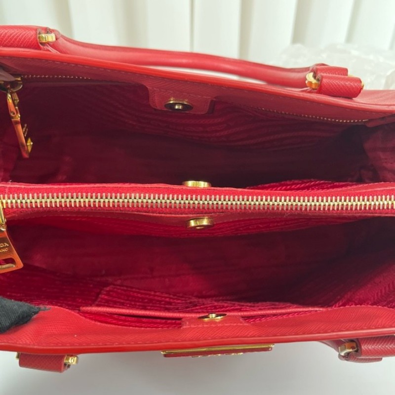 PRADA普拉達 十字紋全皮殺手包 雙拉鏈 容量大 日常通勤出行必備-16