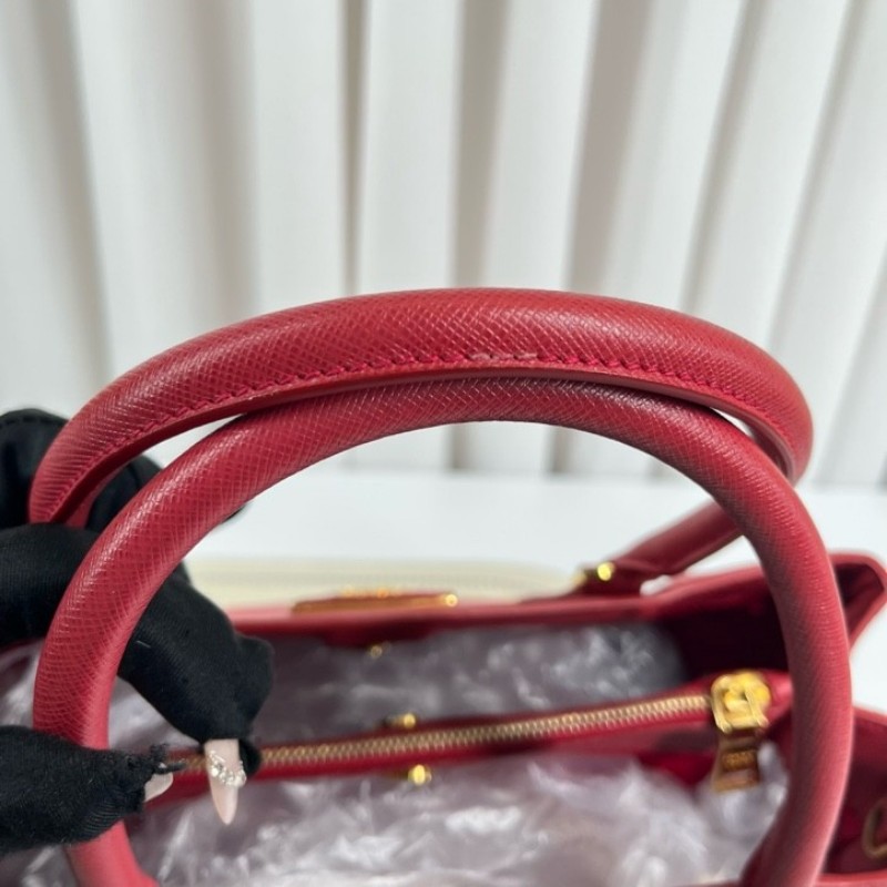 PRADA普拉達 十字紋全皮殺手包 雙拉鏈 容量大 日常通勤出行必備-17