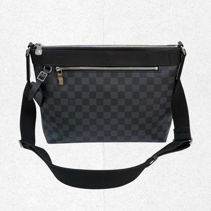 莉亞精品♡ Lv 黑棋盤格郵差包 二手美包-0