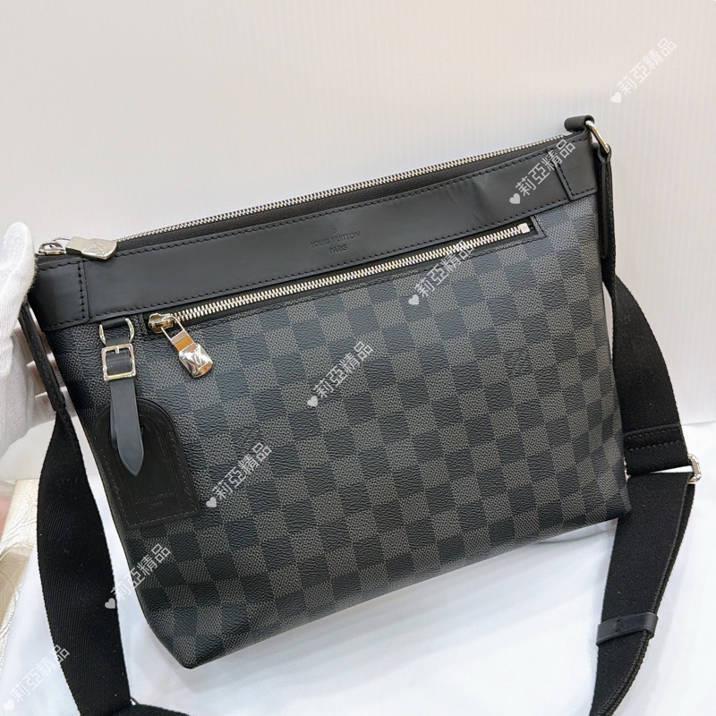 莉亞精品♡ Lv 黑棋盤格郵差包 二手美包-2