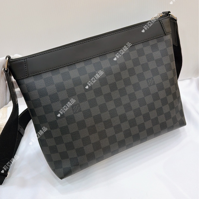 莉亞精品♡ Lv 黑棋盤格郵差包 二手美包-3