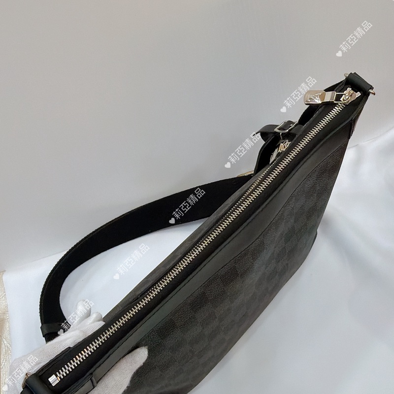莉亞精品♡ Lv 黑棋盤格郵差包 二手美包-4