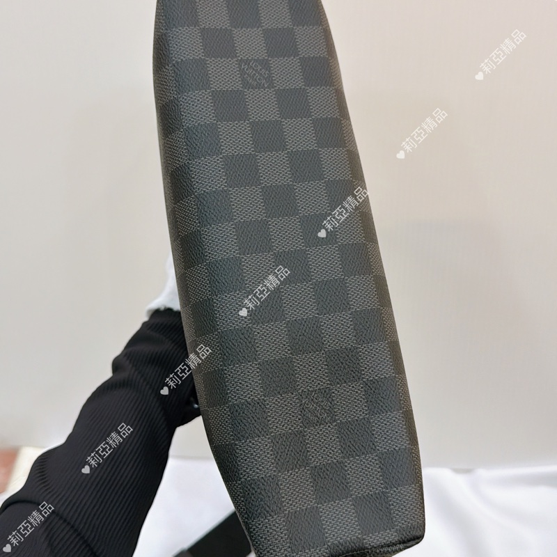 莉亞精品♡ Lv 黑棋盤格郵差包 二手美包-5