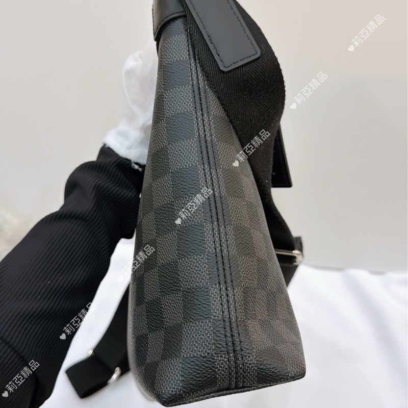 莉亞精品♡ Lv 黑棋盤格郵差包 二手美包-6