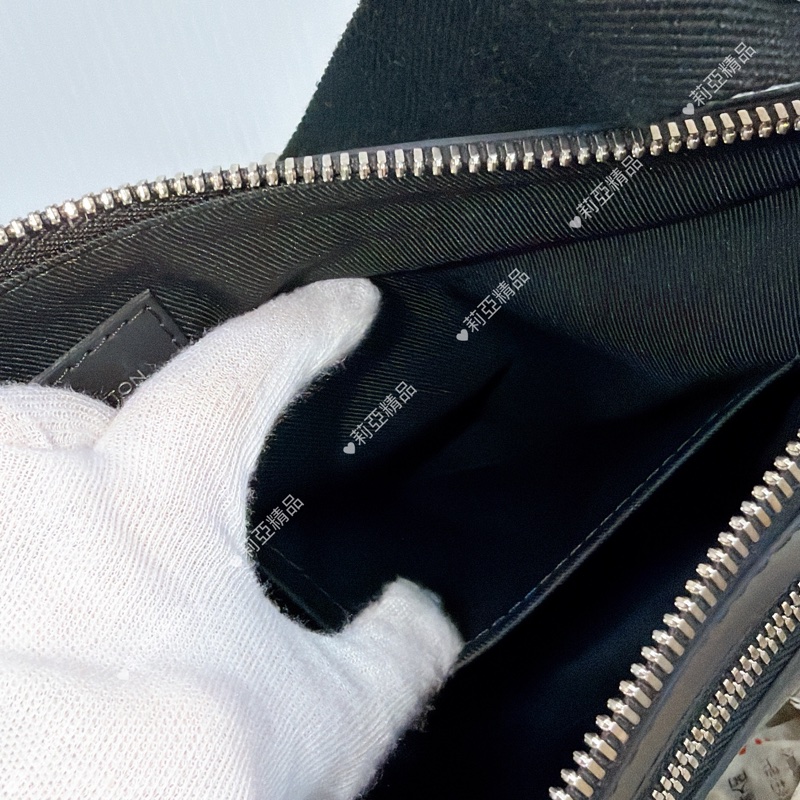 莉亞精品♡ Lv 黑棋盤格郵差包 二手美包-15