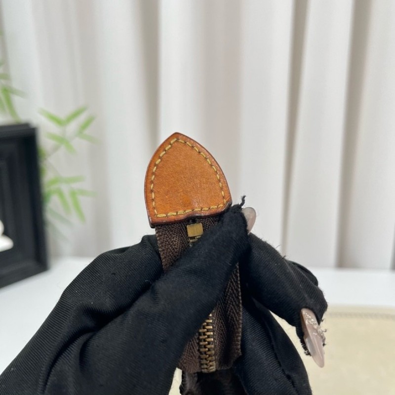 zzz LV路易威登 Poche Toilette 經典老花 塗層帆布洗漱包 男女同款 休閒百搭-19