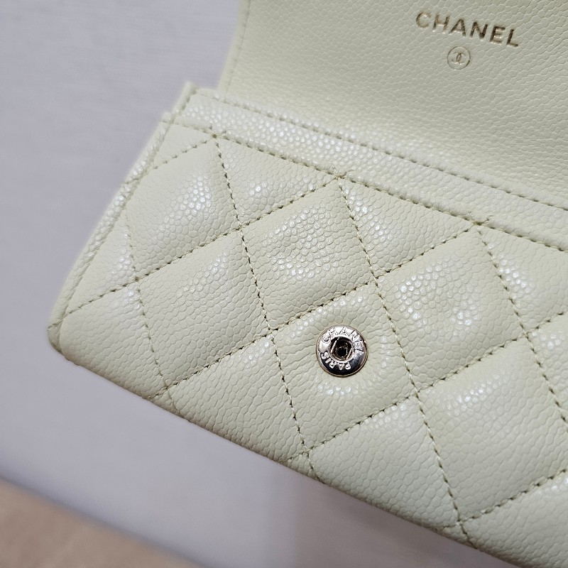 [好看顏色新年甜價出清🧧] Chanel淡鵝黃荔枝皮銀釦下蓋卡包-9