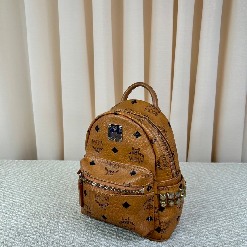 ZZZ  MCM雙肩包 超迷你mini款 干邑色 金色鉚釘設計 百搭好背 日常通勤、出遊都能駕馭 配肩帶 小巧可愛-2