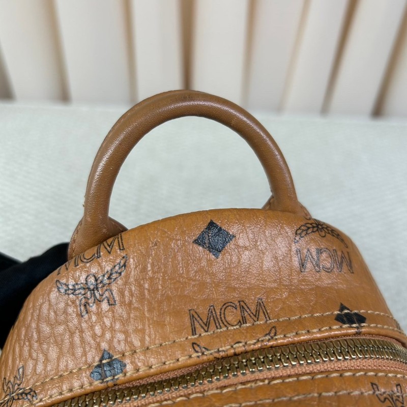 ZZZ  MCM雙肩包 超迷你mini款 干邑色 金色鉚釘設計 百搭好背 日常通勤、出遊都能駕馭 配肩帶 小巧可愛-12