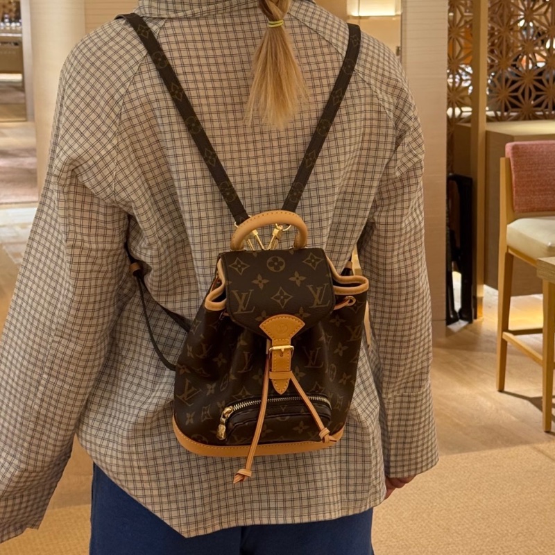 莉亞精品♡ LV Montsouris後背包 二手美包-1