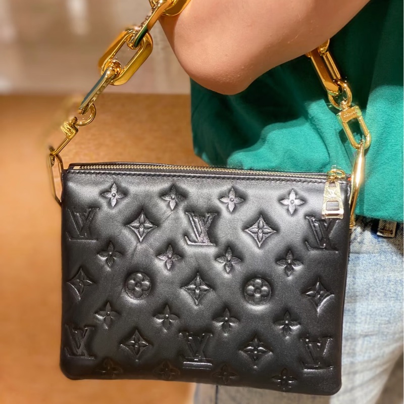 莉亞精品♡ Lv Coussin BB 黑金 二手美包-1