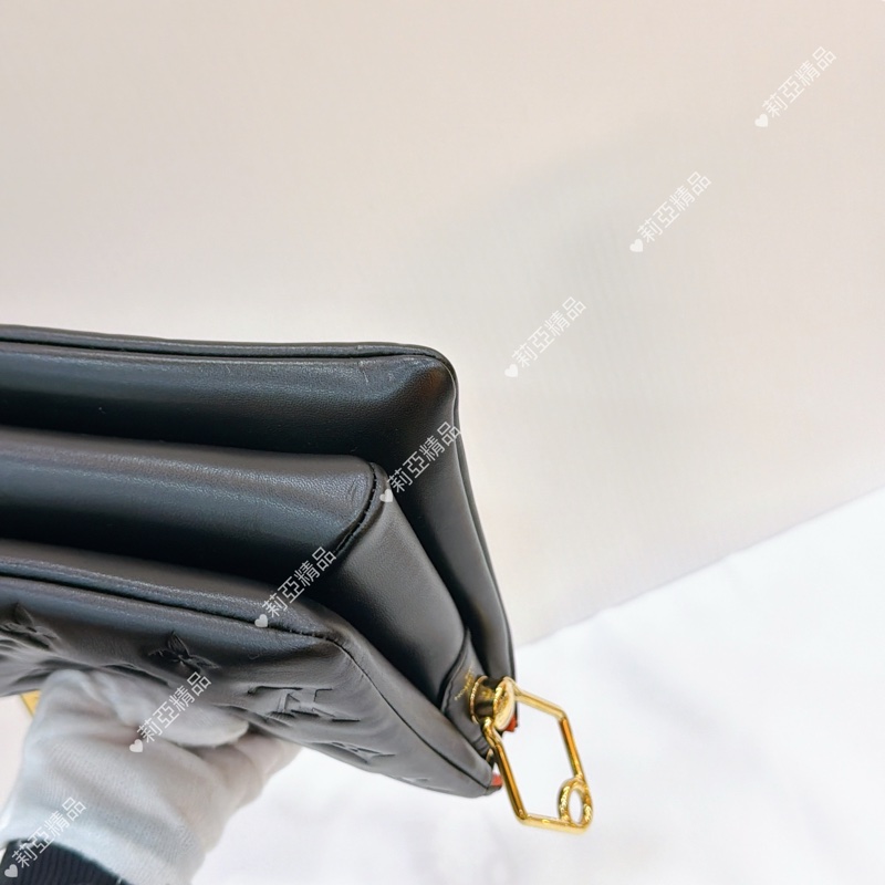 莉亞精品♡ Lv Coussin BB 黑金 二手美包-9