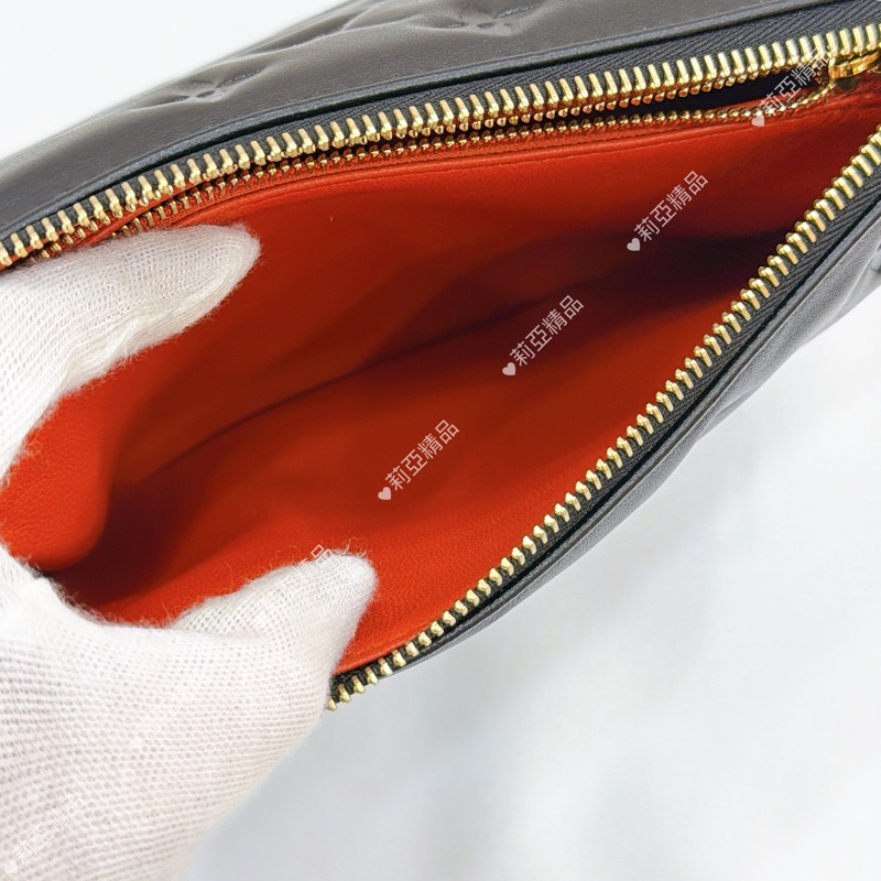 莉亞精品♡ Lv Coussin BB 黑金 二手美包-14