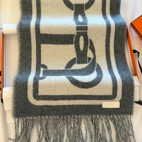 💖Hermes Petite Casaque Coaching 圍巾 灰色💖 全新