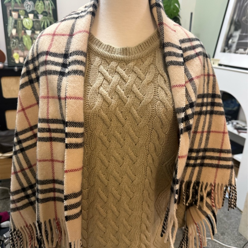 Burberry 格紋披巾-10