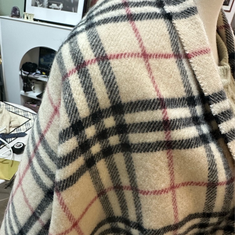 Burberry 格紋披巾-12