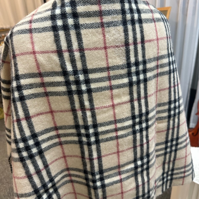 Burberry 格紋披巾-13